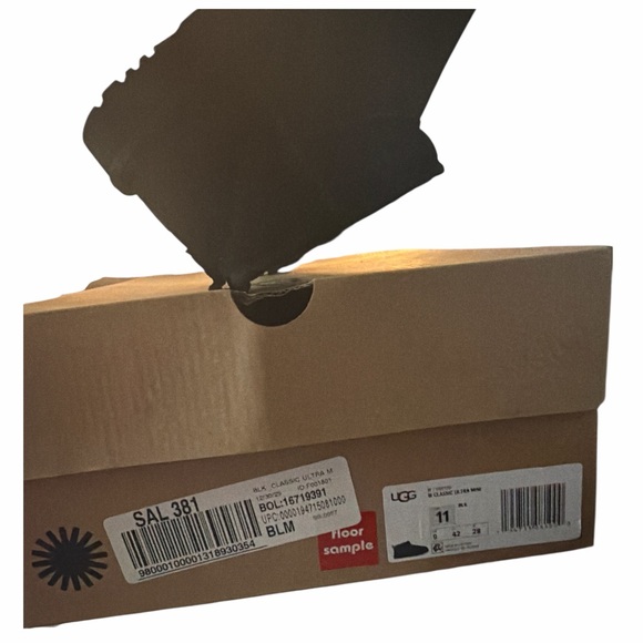 UGG Classic Ultra Mini Black Boots Women’s Size 11 NIB - Picture 9 of 9